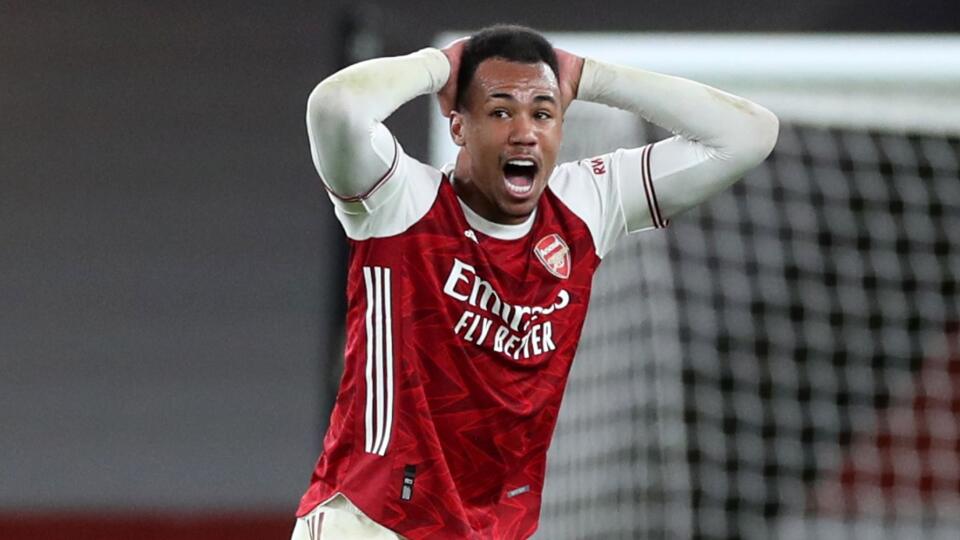 Traumatizujúcu skúsenosť má za sebou obranca Arsenalu Gabriel dos Santos. Ešte v auguste ho v jeho dome prepadli maskovaní lupiči s bejzbalovou palicou a chceli mu ukradnúť auto a hodinky.
