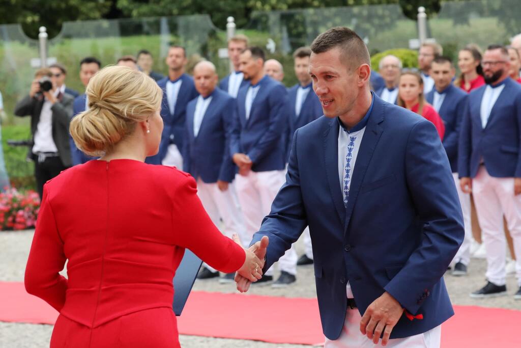 Stretnutie prezidentky s olympionikmi a paralympionikmi v Prezidentskom paláci. Hlava štátu zvolila veľmi netradičný spôsob vypnutia vlasov.