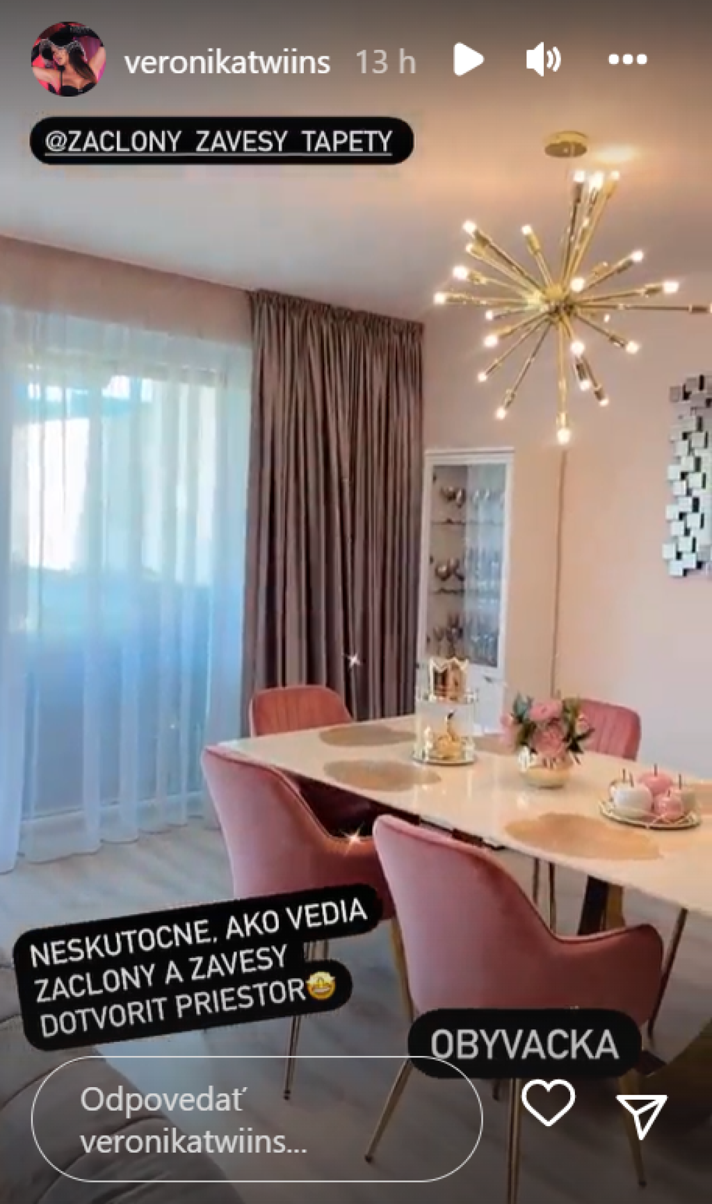 Takto to vyzerá v dome speváckeho dua TWiiNS: Obývačka spojená s kuchyňou.