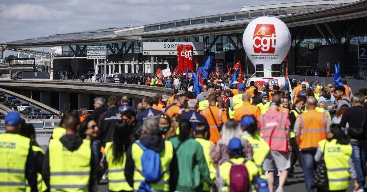 Le trafic des aéroports français a été perturbé par une grève