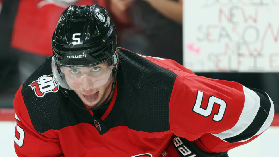 Šimon Nemec v akcii v drese New Jersey Devils.