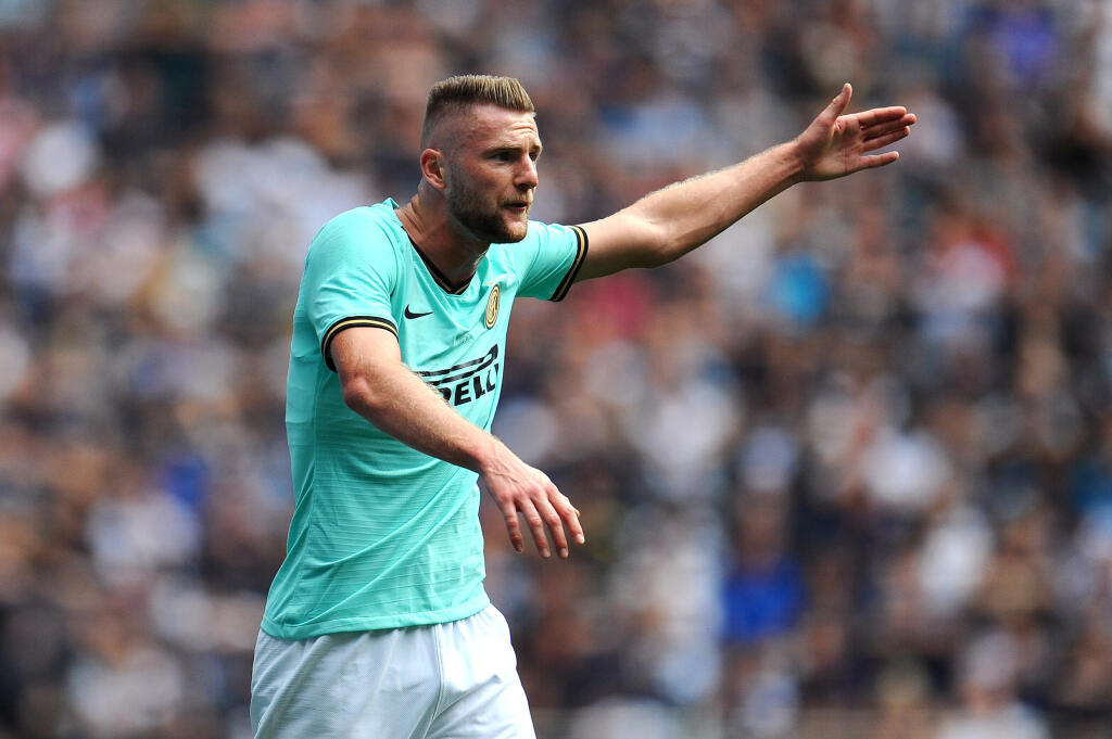 1.) Milan Škriniar - 60 miliónov eur. Tento 24-ročný obranca je hráčom talianskeho Interu Miláno. Je najhodnotnejším Slovákom a má aj o 10 miliónov väčšiu hodnotu ako najhodnotnejší Chorvát Brozovič.