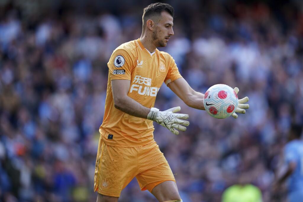 Slovenský futbalový brankár Martin Dúbravka sa vracia z Manchestru United do svojho kmeňového klubu Newcastle United.
