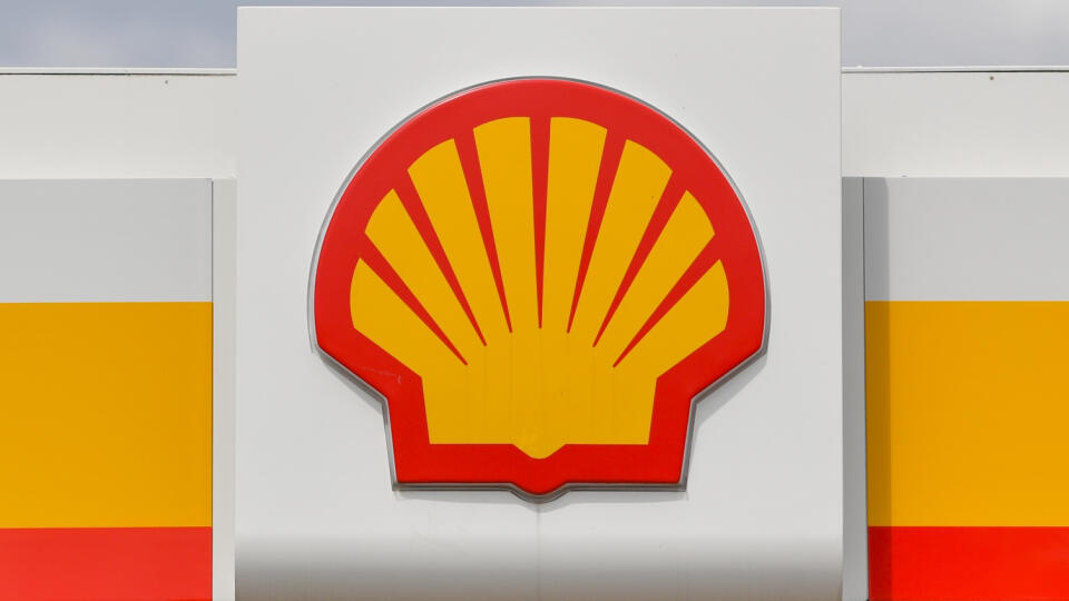 WA 31 archív Fürstenwalde - Na archívnej snímke z 29. júla 2020 logo ropného koncernu Royal Dutch Shell sa nachádza na čerpacej stanici v nemeckom Fürstenwalde. Shell vykázal vo štvrtok 5. mája 2022 rekordný zisk za 1. štvrťrok 2022. Podporili ho vyššie ceny ropy a plynu a silný výkon obchodnej divízie. FOTO TASR/DPA
ARCHIV - 29.07.2020, Brandenburg, Fürstenwalde: Das Logo der Shell Oil Company an einer Tankstelle. Das Energieunternehmen Shell Deutschland führt Gespräche mit Vertretern aus der