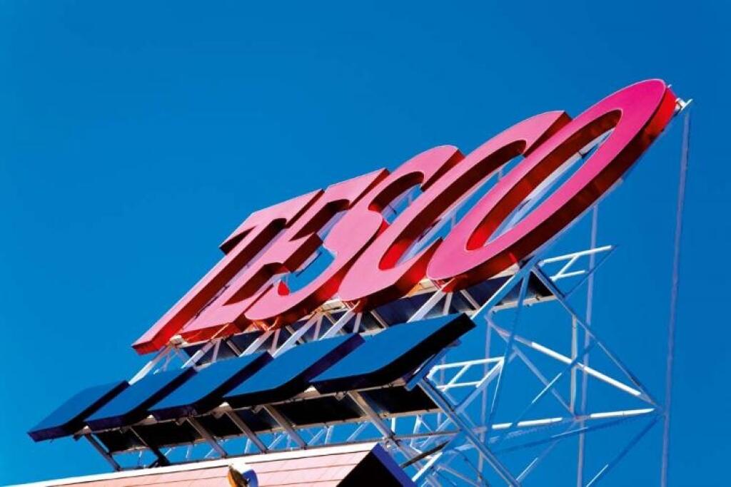 Tesco chce do mesiaca predávať