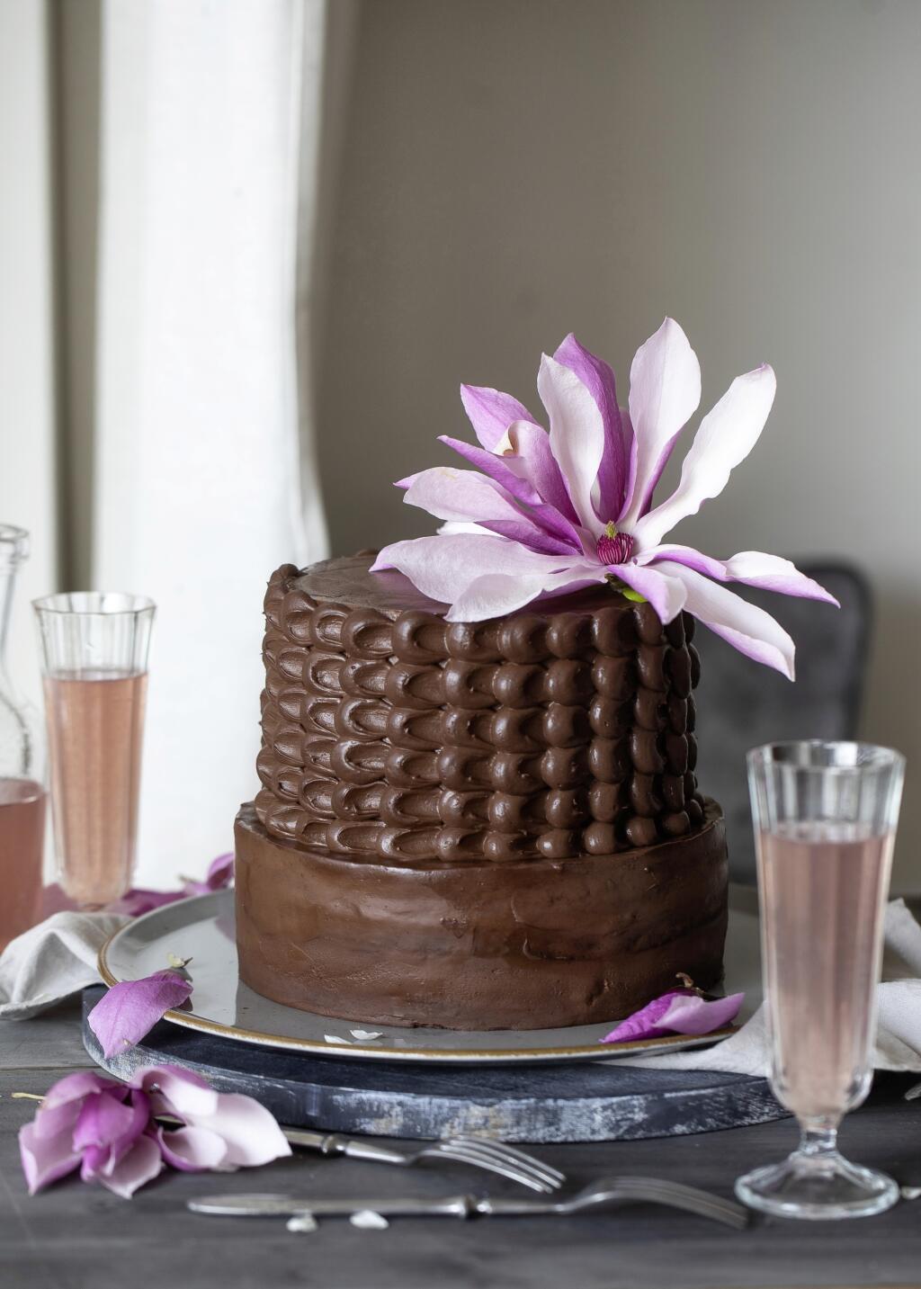 Čokoládová dvojposchodová torta.
