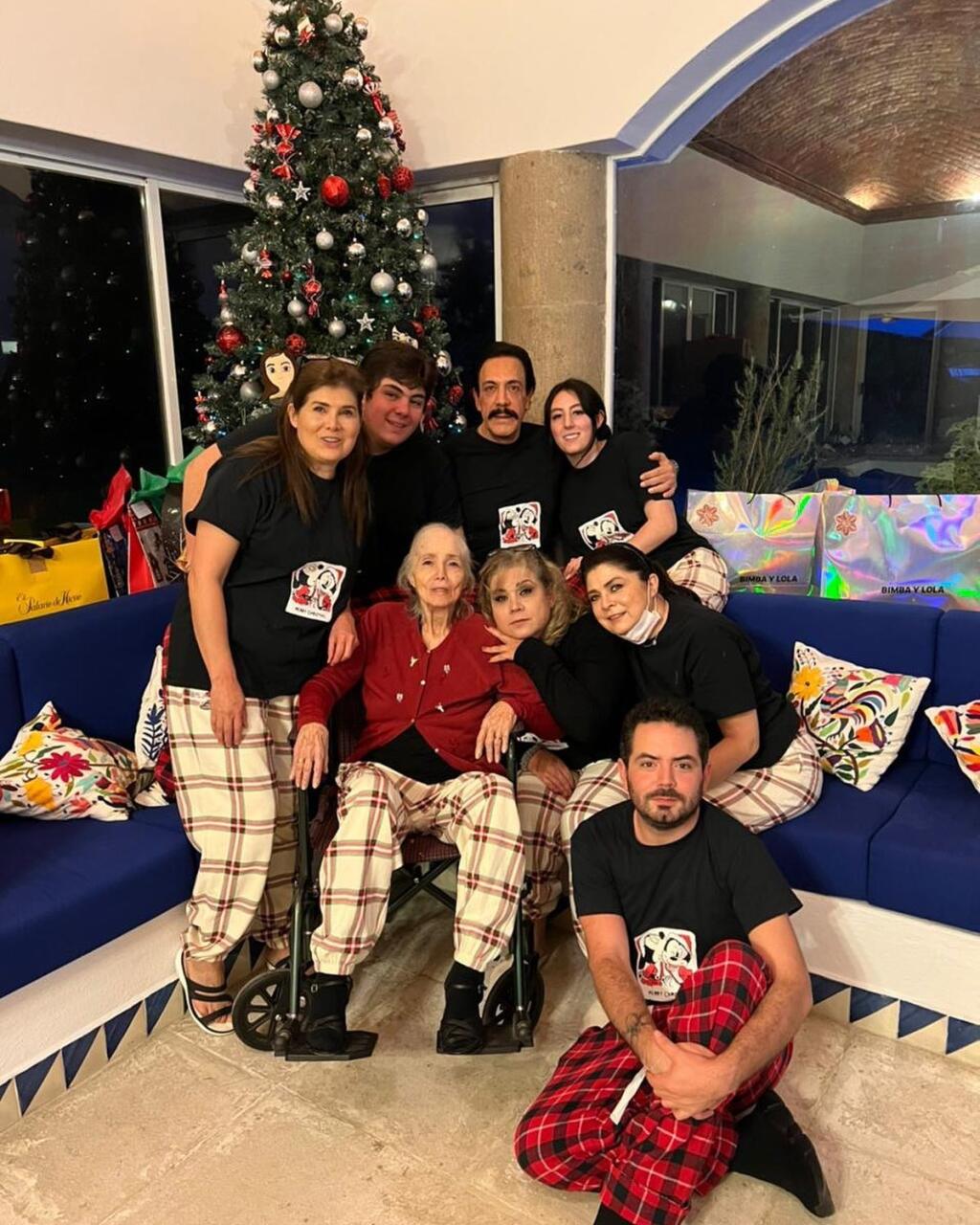 Victoria Ruffo s celou rodinou na Vianoce.