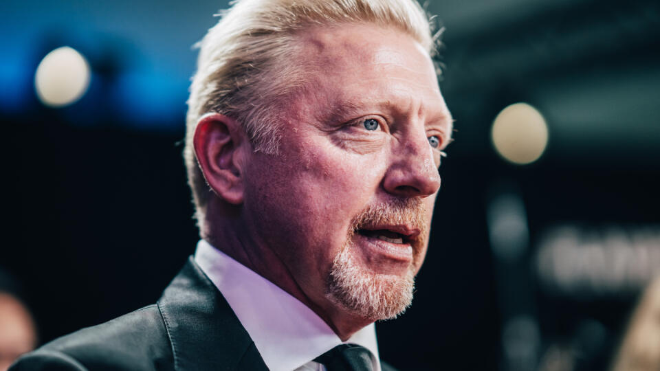 Boris Becker si nedal servítku pred ústa.