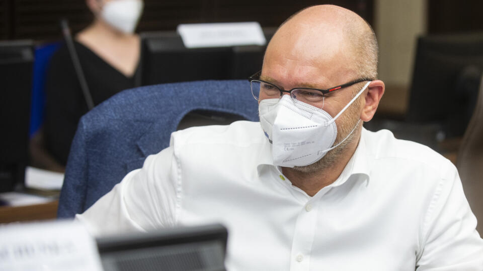Na snímke minister hospodárstva SR Richard Sulík (SaS) počas rokovania Hospodárskej a sociálnej rady SR 12. apríla 2021 v Bratislave. FOTO TASR - Jakub Kotian