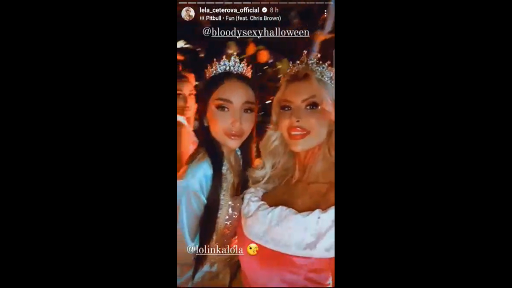 Ona si to ale najviac užila medzi svojimi sexi kamarátkami. Karlos odišiel, no oni pokračovali ďalej.