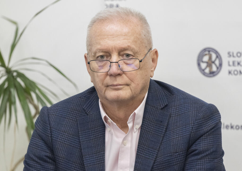 Na snímke poradca prezidenta Slovenskej lekárskej komory (SLK) Robert Vetrák počas tlačovej konferencie nového vedenia Slovenskej lekárskej komory na tému Aktuálne otázky zdravotníctva v Bratislave v utorok  19. decembra 2023. FOTO TASR - Martin Baumann