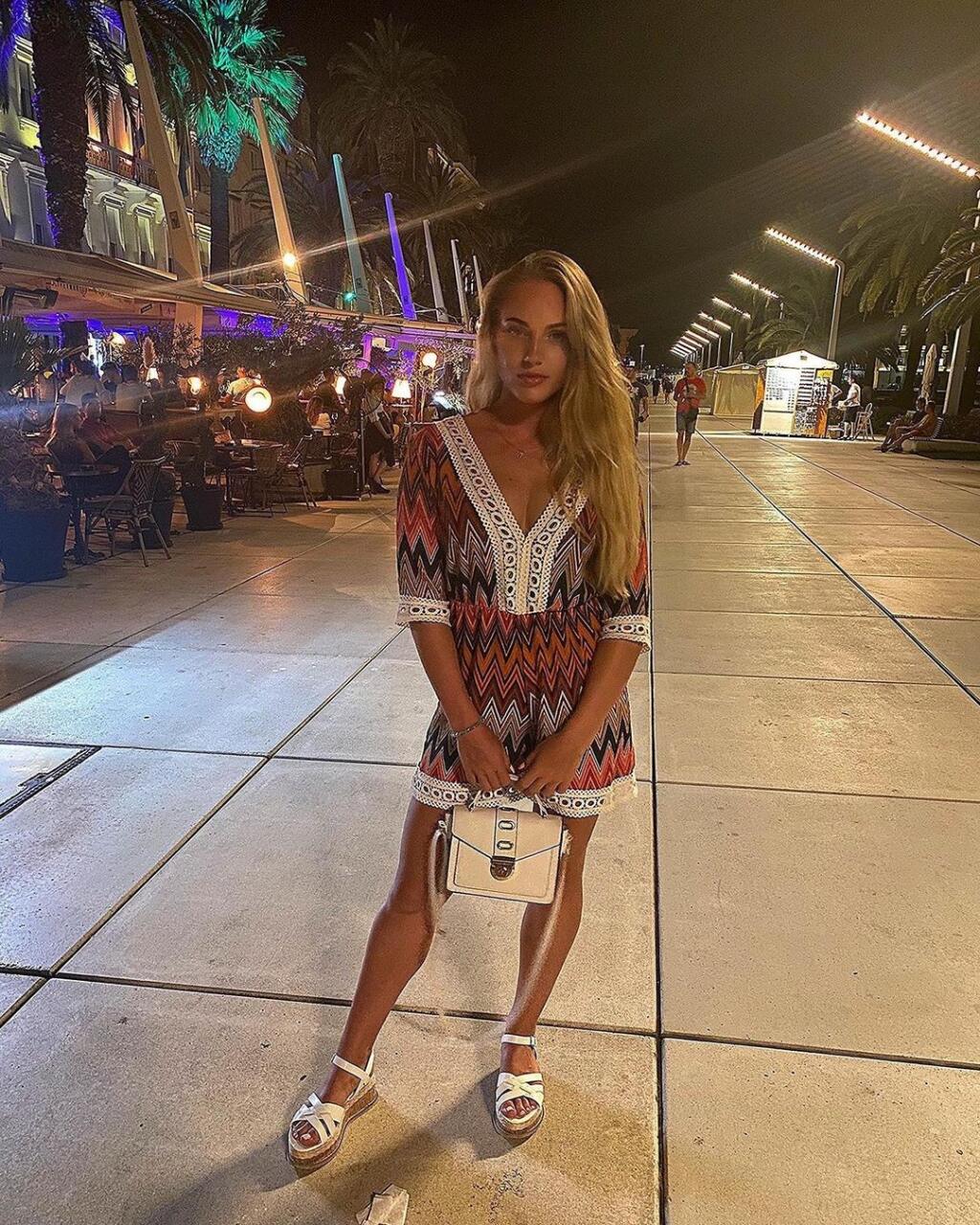 Sexi Ana Maria Markovič sa okrem futbalu živí aj modelingom. Určite sa v ňom nestratí.