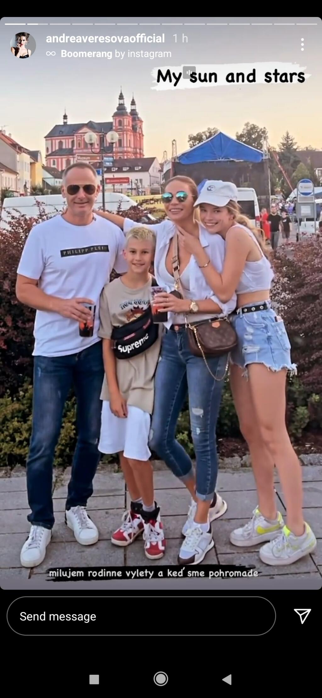 Syn Andrey Verešovej má prefarbené vlasy na blond