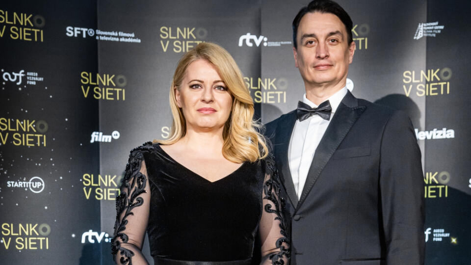 Príchody hostí na galavečer “SLNKO V SIETI” v Bratislave. Na snímke Zuzana Čaputová a Juraj Rizman.