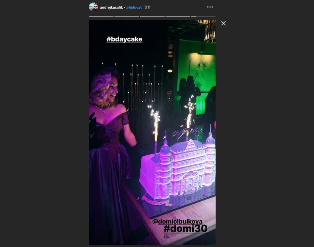 Dominika dostala viacero špeciálnych darčekov. Jedným z nich bola aj torta v tvare hotela z filmu Grandhotel Budapešť. V štýle tohto filmu sa niesla celá oslava a aj dress code.