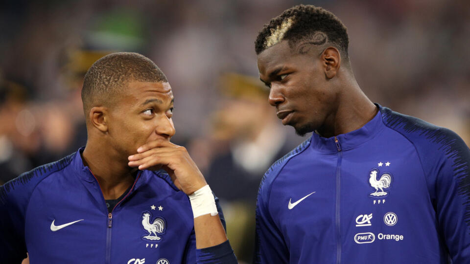Paul Pogba (vpravo) a Kylian Mbappe sú už roky spoluhráči vo francúzskej reprezentácii.