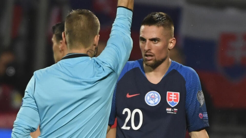 Slovensko nezvládlo extrémne dôležitý zápas na pôde Chorvátska a prehralo 1:3. V najnovšej časti SATIRÉNU vám ukážeme nečakané odhalenia, ktoré ukazujú, ako to naozaj vyzeralo na ihrisku!
