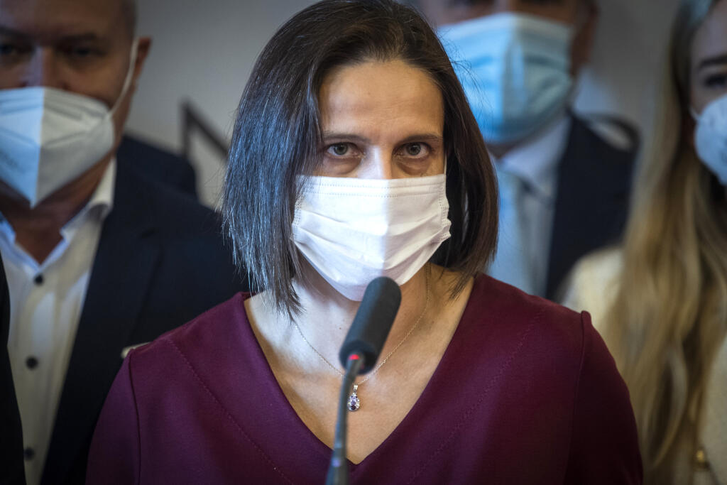 Na snímke ministerka spravodlivosti SR Mária Kolíková (Za ľudí) počas tlačovej konferencie strany Sloboda a Solidarita 8. septembra 2021 v Bratislave. Poslanci Národnej rady (NR) SR zo strany Za ľudí okolo Márie Kolíkovej končia v strane i poslaneckom klube. Odchádzajú do klubu SAS. Klub Za ľudí sa po ich odchode rozpadne, keďže v ňom nebude dostatok poslancov na jeho ďalšie fungovanie. FOTO TASR - Jaroslav Novák