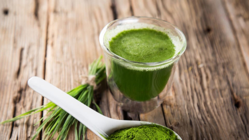 Nebojte sa zelenej. Telo odľahčí spirulina i zelený jačmeň.