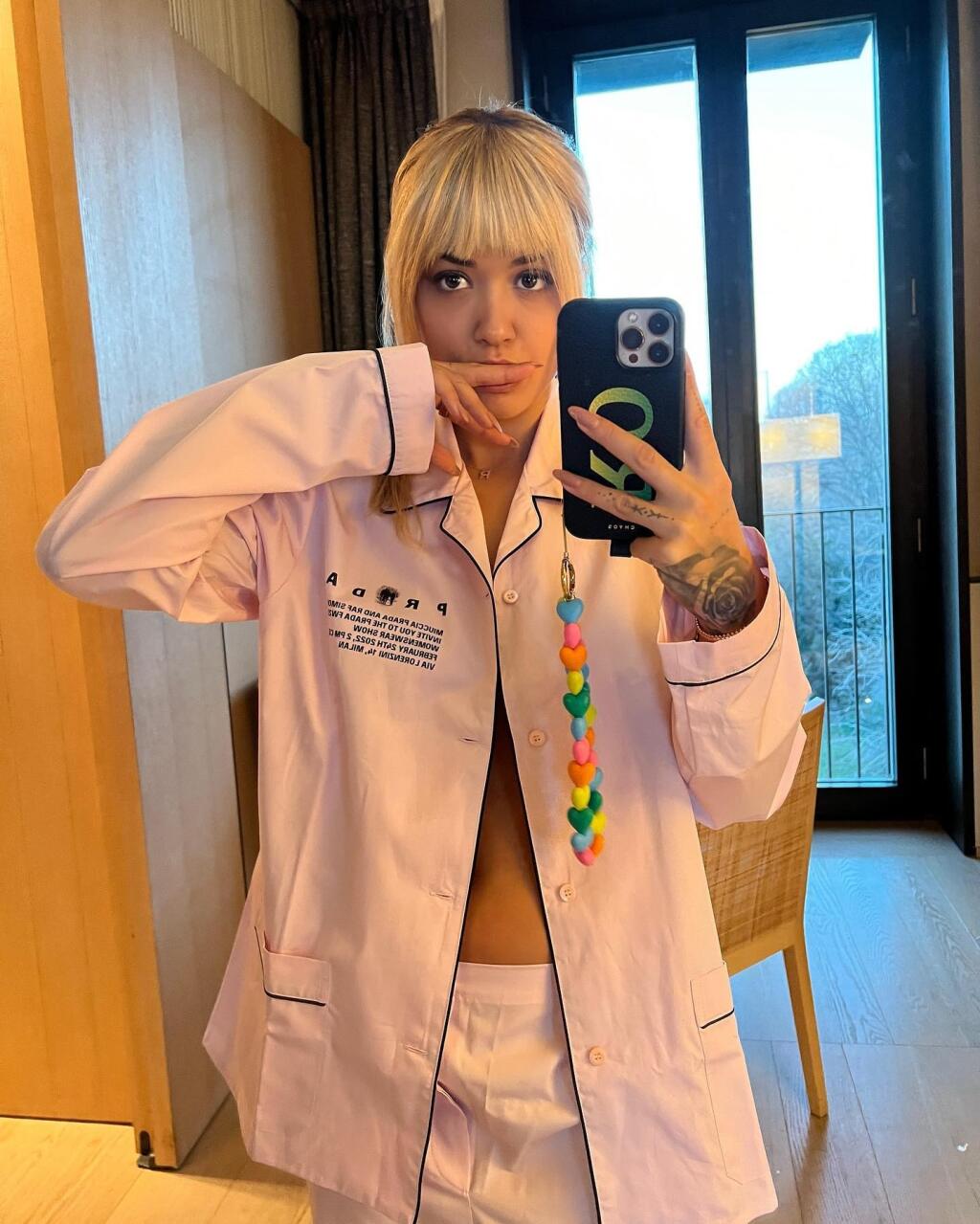 Rita Ora - ofinka jej tiež pristala.