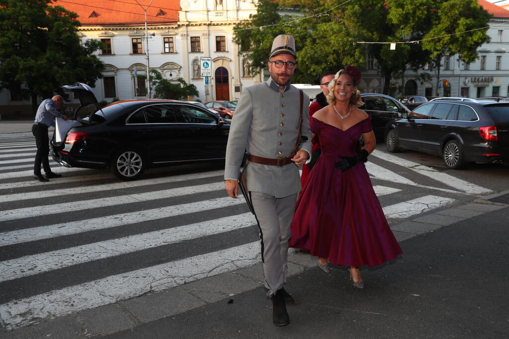 Dominika Cibulková bola v prekrásnej róbe neprehliadnuteľná.