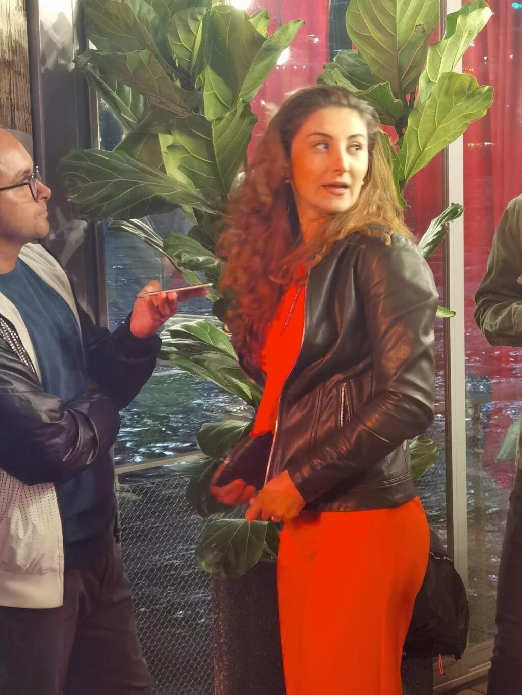 Dcéra Ivety Malachovskej na markizáckej party. Vypuklé bruško sa nedá prehliadnuť.