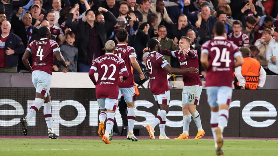 West Ham zdolal v semifinále EKL hráčov AZ Alkmaar 2:1.