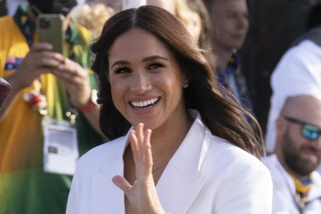 Princ Harry a Meghan Markle, vojvoda a vojvodkyňa zo Sussexu, prichádzajú do dejiska Invictus Games v Haagu.