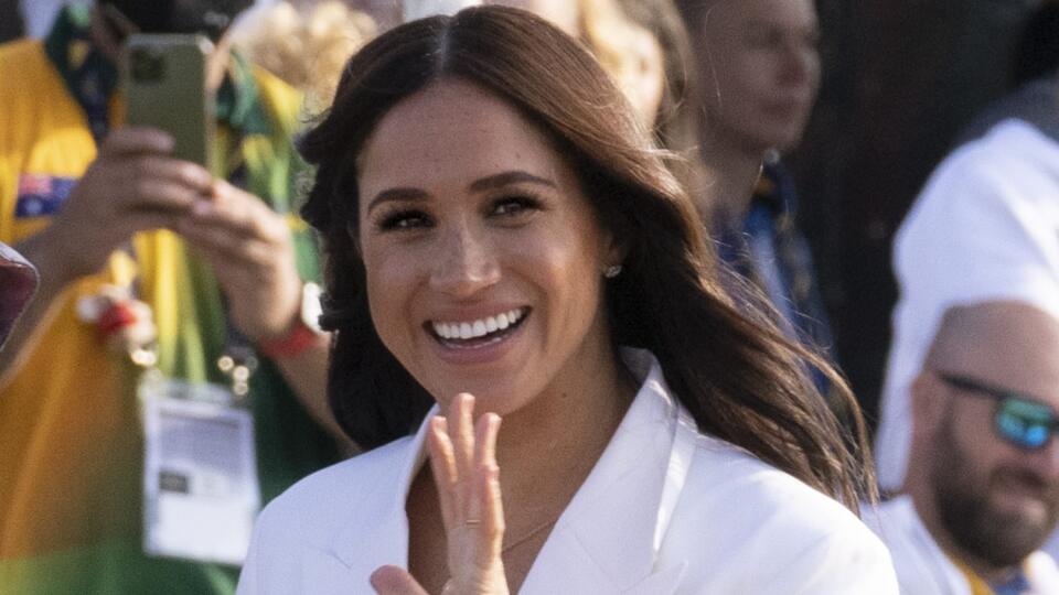 Princ Harry a Meghan Markle, vojvoda a vojvodkyňa zo Sussexu, prichádzajú do dejiska Invictus Games v Haagu.