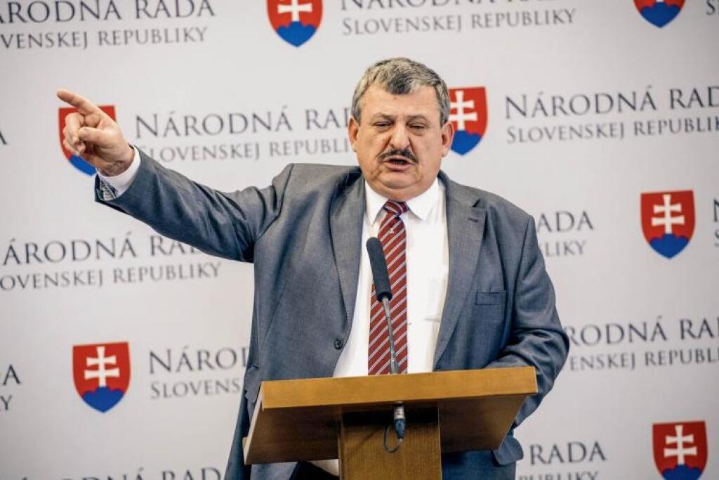 Ako chce SNS zdražiť potraviny a extra daň skasírovať pre seba