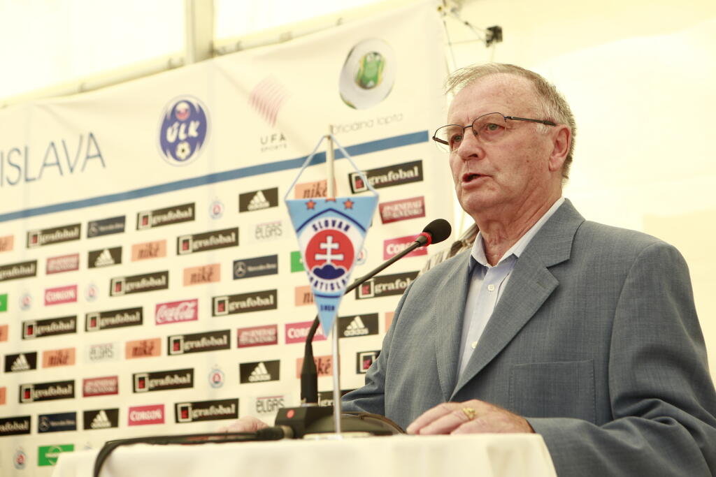 Bratislava - Tehelné pole - štadión Slovan - tlačová konferencia (10.7.2013) - Vengloš Jozef