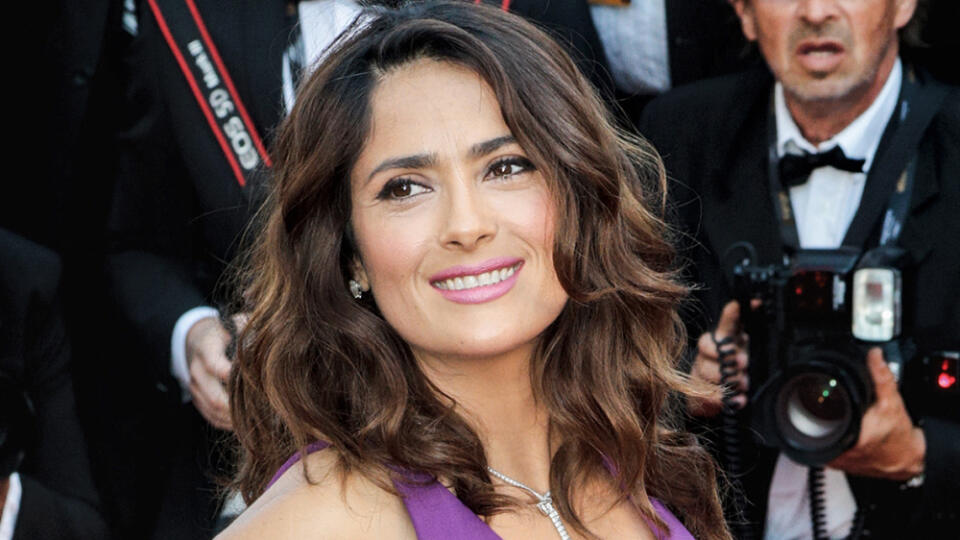 SALMA HAYEK V Odvážnych BIKINÁCH: Ach, Veď Jej Skoro Vypadli