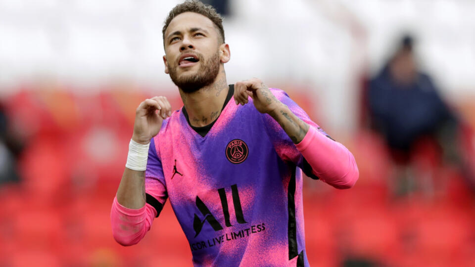 KK60 Paríž - Futbalista Neymar z Paríža Saint-Germain sa teší z gólu počas zápasu 35. kola francúzskej Ligue 1 Paríž Saint-Germain - RC Lens 1. mája 2021 v Paríži. FOTO TASR/AP
PSG's Neymar celebrates after scoring his side's first goal during the French League One soccer match between Paris Saint-Germain and Lens at the Parc des Princes stadium in Paris, France, Saturday, May 1, 2021. (AP Photo/Thibault Camus)