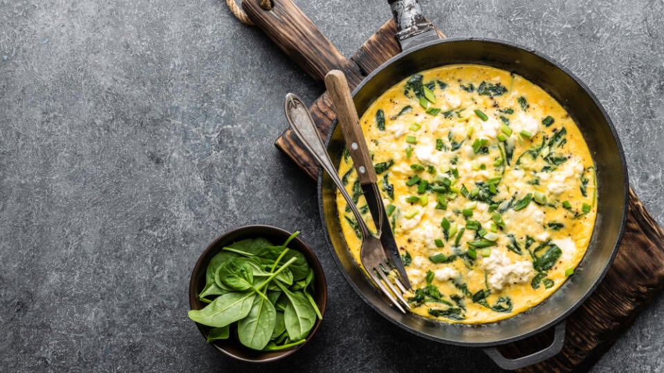 Omelette,With,Spinach,And,Cheese,In,A,Pan,On,The