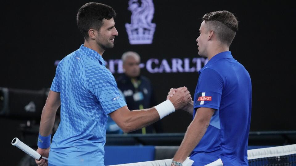 Srbský tenista nedal francúzskemu kvalifikantovi Enzovi Couacaudovi v 2. kole Australian Open žiadnu šancu.