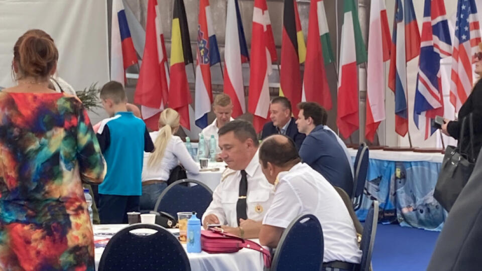 Na podujatí sa ukázal aj minister Mikulec. Na fotografii ho môžete vidieť v zadnej časti.