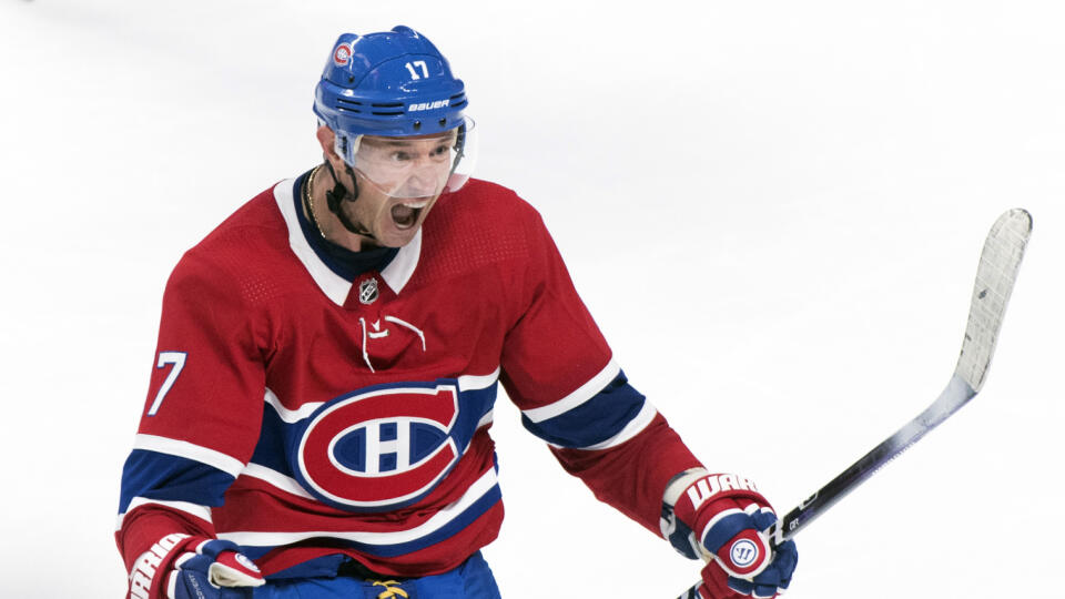 Na archívnej snímke z 8. februára 2020 je hokejový útočník Iľja Kovaľčuk. Hokejový klub zámorskej NHL Washington Capitals získal z Montrealu Canadiens ruského útočníka Iľju Kovaľčuka. Montreal za 36-ročného hráča dostal výber v treťom kole tohtoročného draftu. FOTO TASR/AP
Montreal Canadiens' Ilya Kovalchuk celebrates after scoring during overtime period NHL hockey game action against the Toronto Maple Leafs in Montreal, Saturday, Feb. 8, 2020. (Graham Hughes/The Canadia