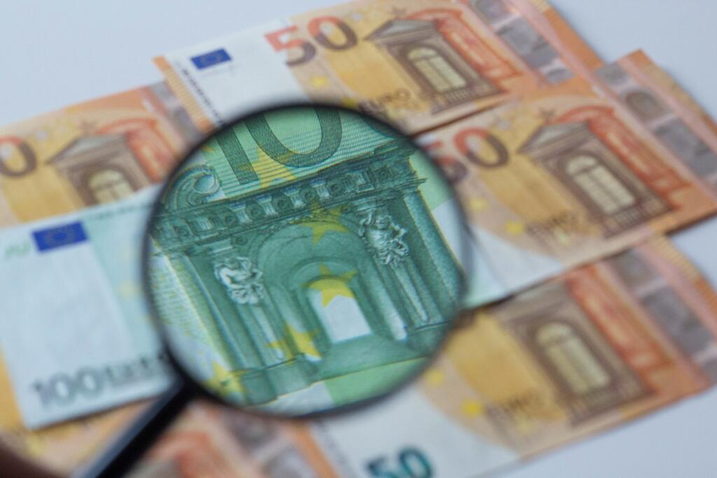 Lacný účet sa môže predražiť. Rizikom sú najmä výbery z bankomatov