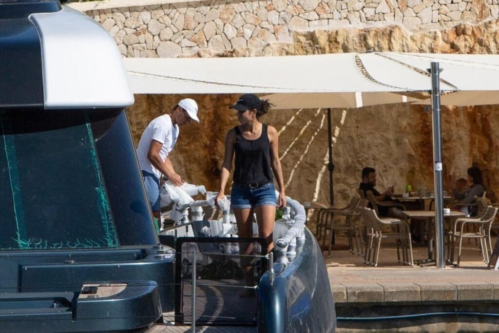 Nadal poukazoval jachtu svojej manželke Xisce.