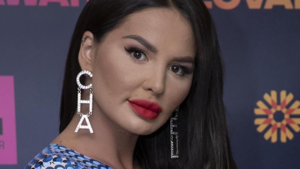 “-17 kíl dole za týždeň. Ešte tak 15,” napísala Zuzana Plačková iba týždeň po pôrode. “Lymfodrenáž od @fit_queen_world. Môžete sa aj objednať na túto procedúru u nás,” píše ďalej na svojom instagramovom profile.