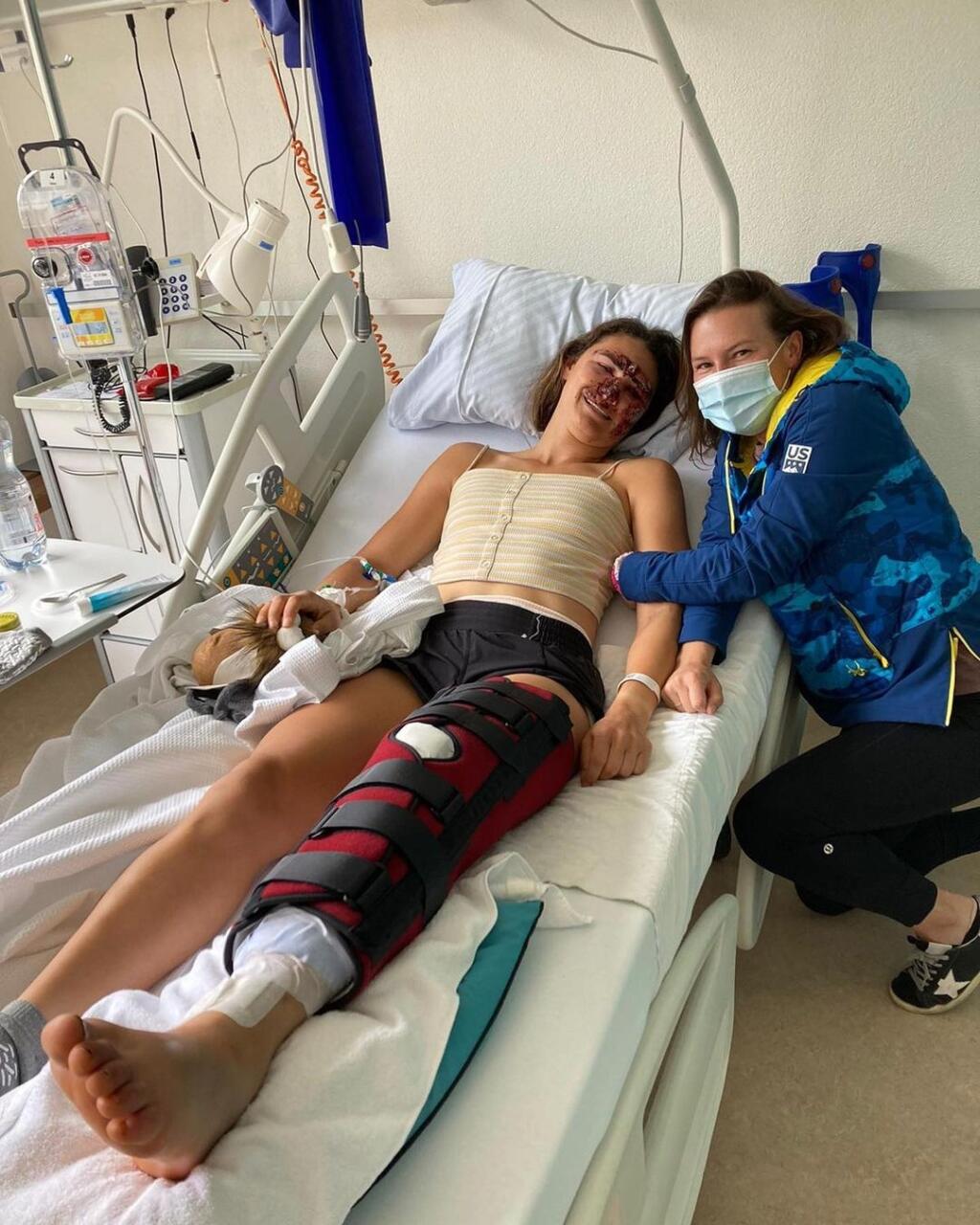 Alice Merryweatherová po tréningu vo švajčiarskom stredisku Saas Fee skončila so zlomenou nohou a skrvavenou tvárou.