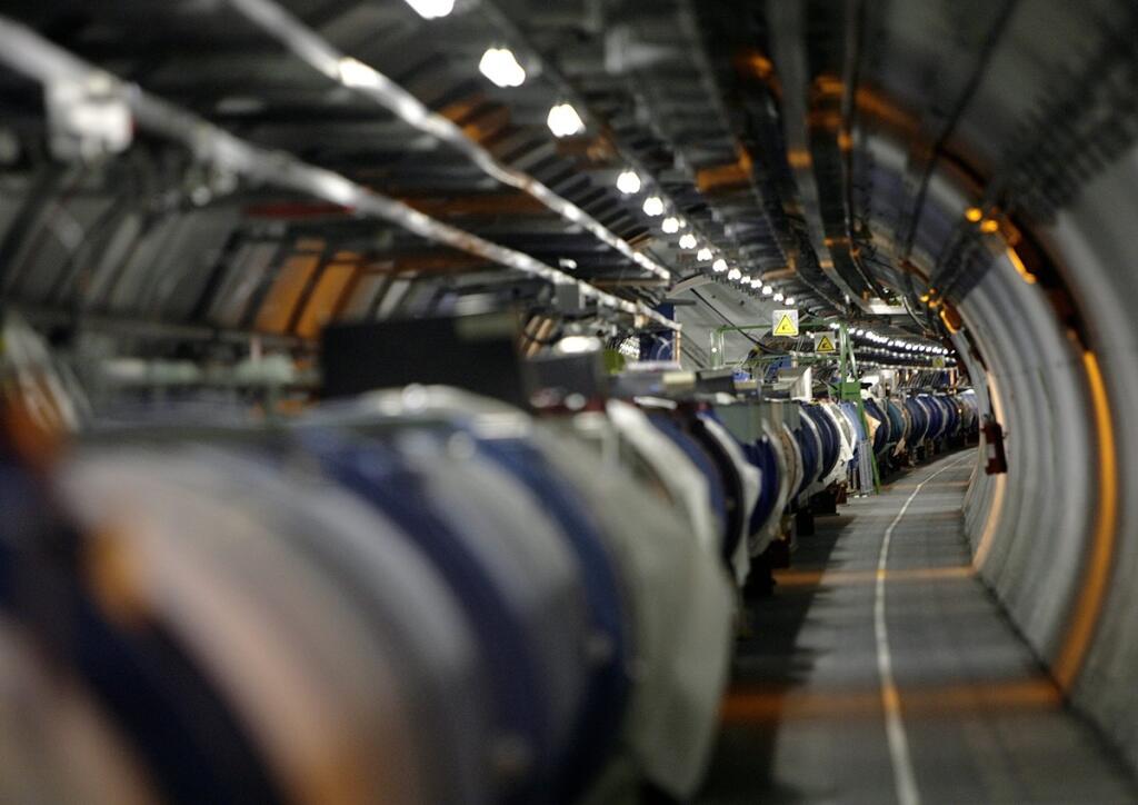 Switzerland Collider and the Weasel