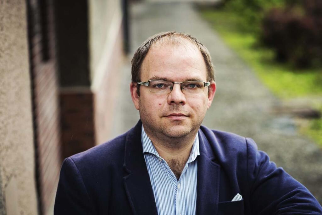 Riaditeľ agentúry AKO: Do politiky sa vkradol konzum. Ťaží z toho najmä extrém