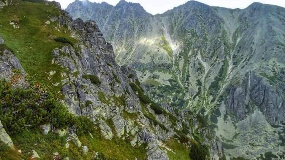 Slováci si užili Veľkú noc na krásnych miestach našej prírody. Bol to obrovský nával.