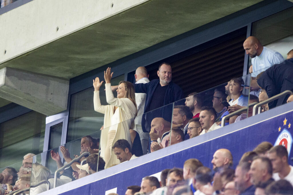 Bývalá tenistka a dnes poslankyňa parlamentu za Sme rodina je veľká futbalová fanúšička a špeciálne fanúšička Slovana Bratislava, čo viackrát potvrdila v zápasoch tohtoročnej Európskej konferenčnej ligy. Teraz Tabák poslala odkaz samotnému Ronaldovi.