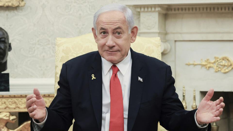AZ17 Washington - Izraelský premiér Benjamin Netanjahu reční počas stretnutia s prezidentom USA Donaldom Trumpom v Bielom dome vo Washingtone v pondelok 7. apríla 2025. Stretnutia sa zúčastil aj viceprezident USA J.D. Vance a minister zahraničných vecí Marco Rubio. FOTO TASR/AP
Israel's Prime Minister Benjamin Netanyahu speaks during a meeting with President Donald Trump in the Oval Office at the White House in Washington, Monday, April 7, 2025. (Pool via AP)