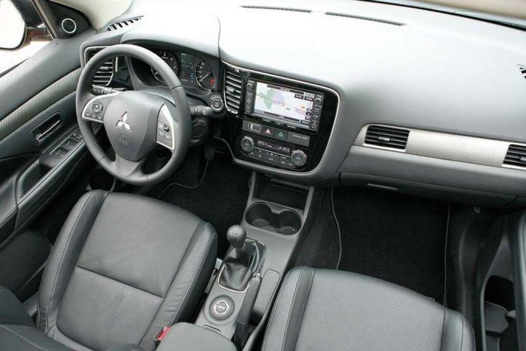 TREND test Mitsubishi Outlander 3G 2,2 D-DI Instyle