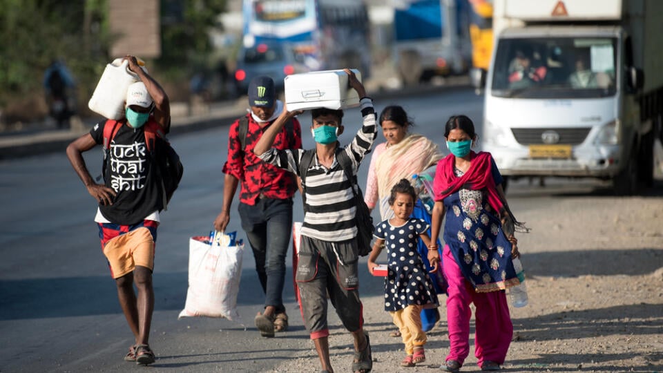 Mumbai/india,-,May,11,,2020:,Migrant,Workers,Walk,On,The