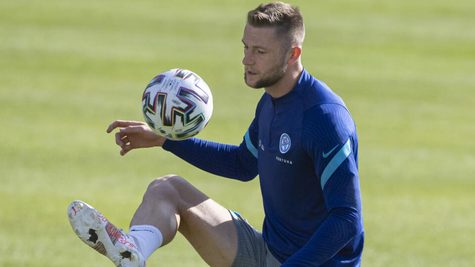 Na snímke slovenský futbalový reprezentant Milan Škriniar počas tréningu na sústredení v rakúskom Windischgarstene pred utorkovým prípravným zápasom proti Bulharsku. Windischgarsten, 31. mája 2021. FOTO TASR - Martin Baumann