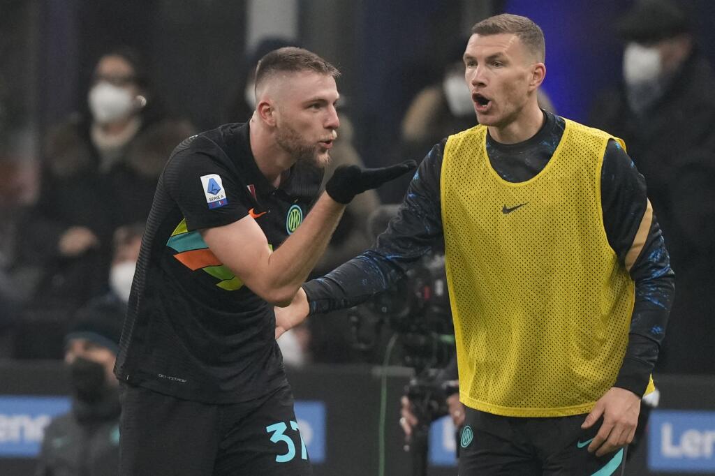 Konkrétnu ponuku za 27-ročného obrancu už predtým dostal Inter Miláno od Paríža St. Germain, no zatiaľ sa obe strany nezhodli na prestupovej čiastke a rokovania majú pokračovať v tomto týždni.